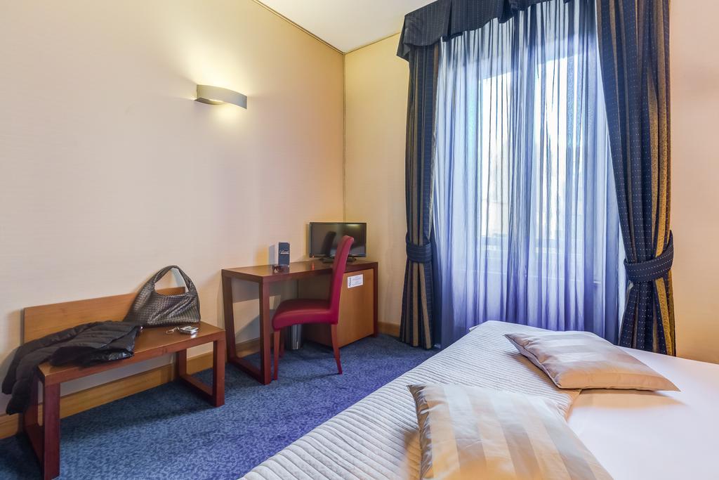 Rovati Guesthouse Рим Екстериор снимка