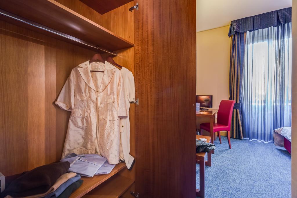 Rovati Guesthouse Рим Екстериор снимка