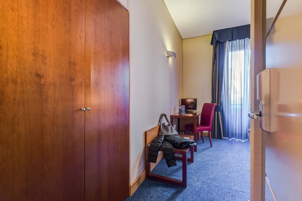 Rovati Guesthouse Рим Екстериор снимка