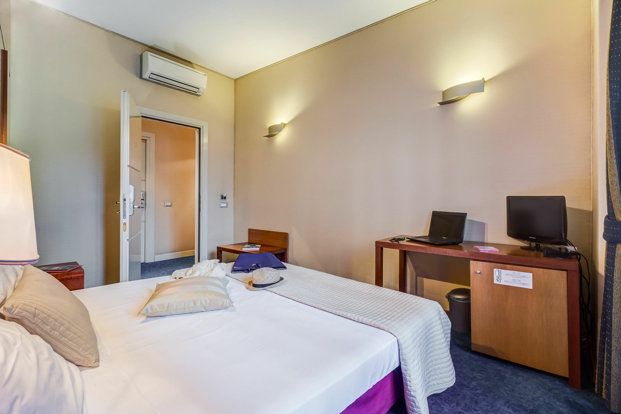 Rovati Guesthouse Рим Екстериор снимка